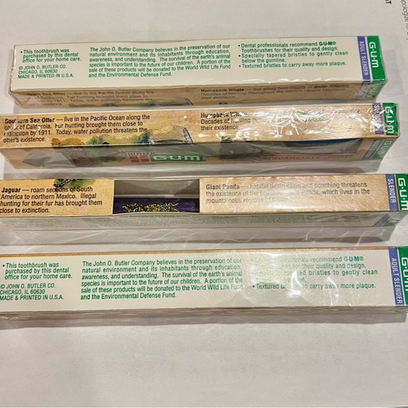 Butler Endangered Species Toothbrush Giant Panda,Jaguar,Humpback Whale,Sea Otter - Picture 2 of 9